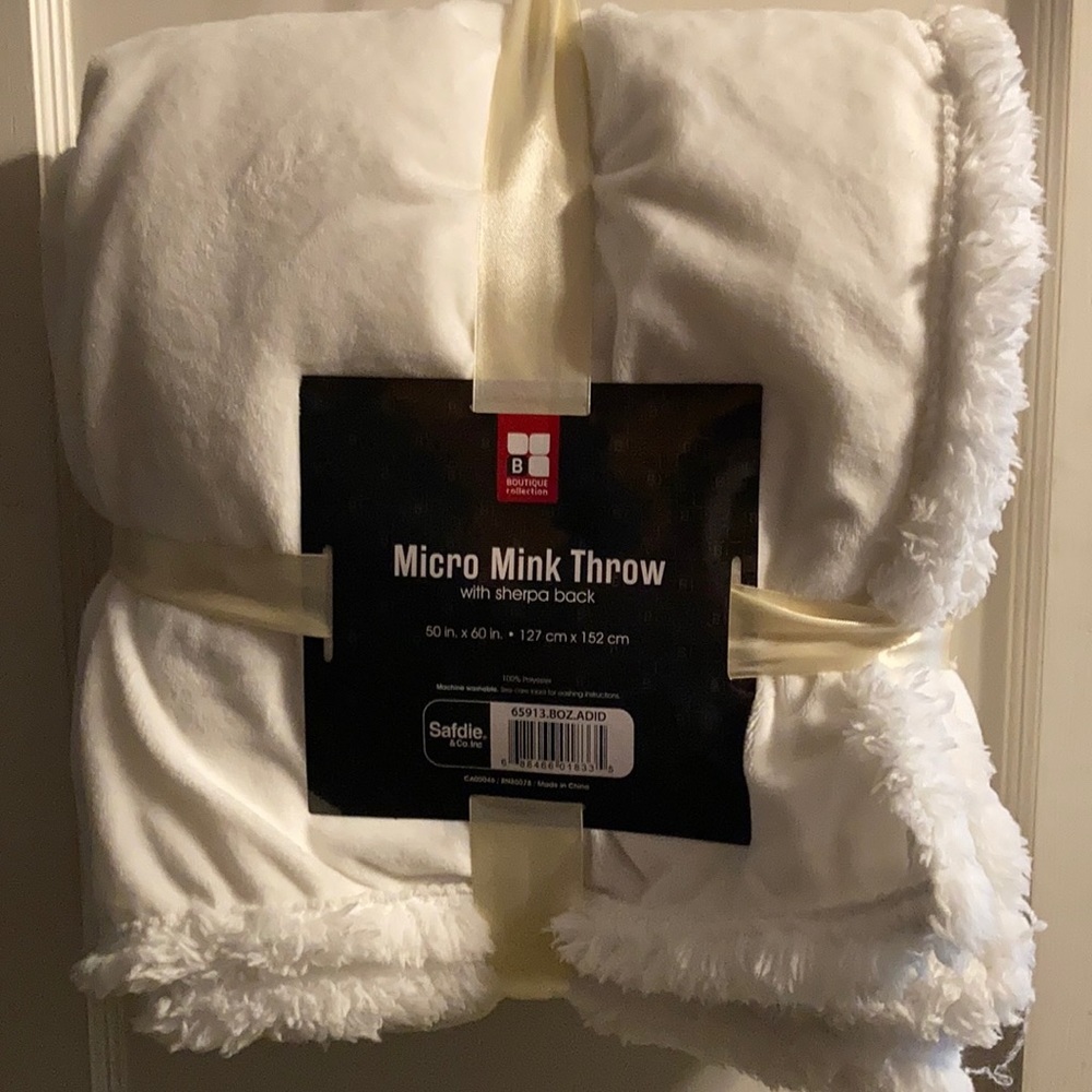 NWT Safdie & Co Micro Mink Throw Blanket